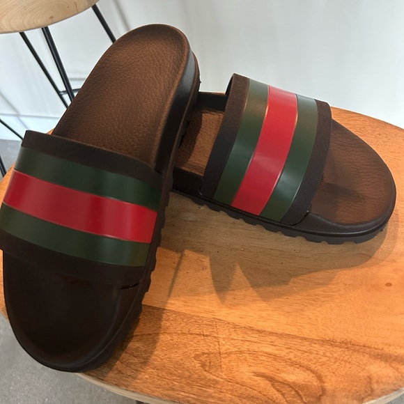 Gucci Black Slides with Red and Green Accents, Authentic - Picture 4 of 7